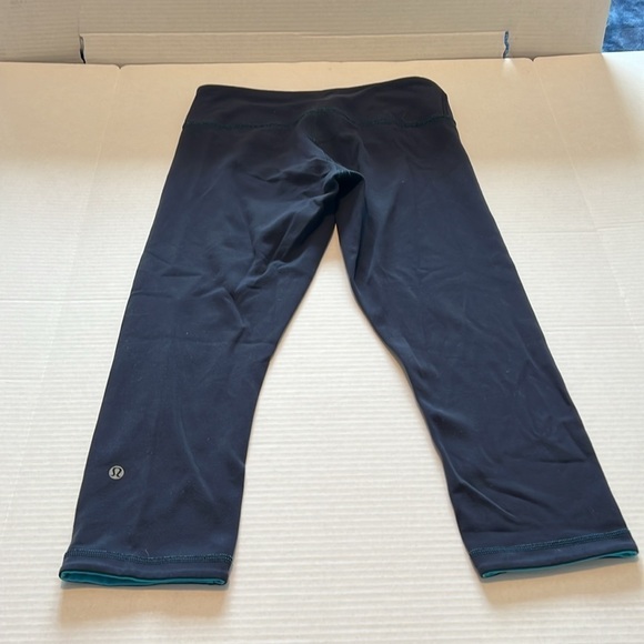 Reversible Lululemon 28 lenght leggings - Picture 3 of 8